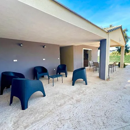 Avec Piscine A Pour 6 Personnes